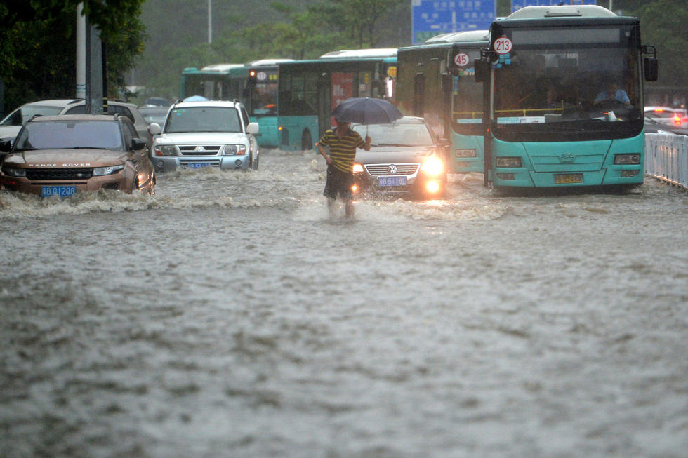 食品傳送帶廠家：廣東強(qiáng)降雨，你的快遞還好嗎