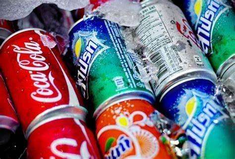 擎川食品輸送帶廠家：注意！對(duì)嘴喝罐裝飲料感染出血熱