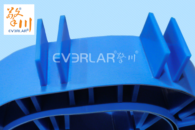 藍(lán)色PU輸送帶加擋板耐腐蝕食品級(jí)海鮮分揀機(jī)專配傳輸帶廠家定制