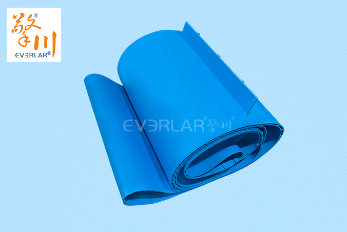 易清潔TPU加擋板輸送帶藍(lán)色食品級(jí)防溢抗污生產(chǎn)線(xiàn)設(shè)備傳送帶