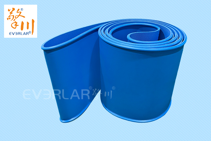 PU輸送帶加導(dǎo)條耐磨耐油食品級藍(lán)色啞光傳送帶食品包裝生產(chǎn)線皮帶