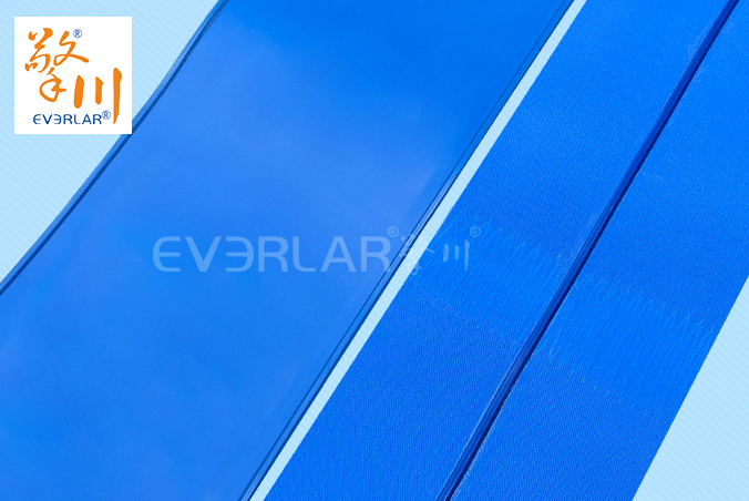 PU輸送帶加導條耐磨耐油食品級藍色啞光傳送帶食品包裝生產(chǎn)線皮帶