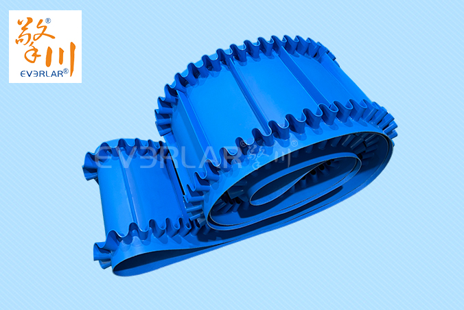 藍(lán)色啞光PU輸送帶加擋板裙邊導(dǎo)條食品級(jí)自動(dòng)化生產(chǎn)線定制提升機(jī)工業(yè)皮帶