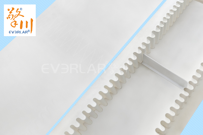 白色PVC輸送帶加擋板裙邊耐磨防側漏食品包裝機提升機輸送流水線皮帶